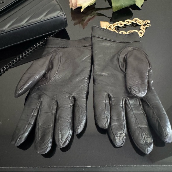 Bloomingdale’s leather and cashmere lined gloves - Picture 12 of 16